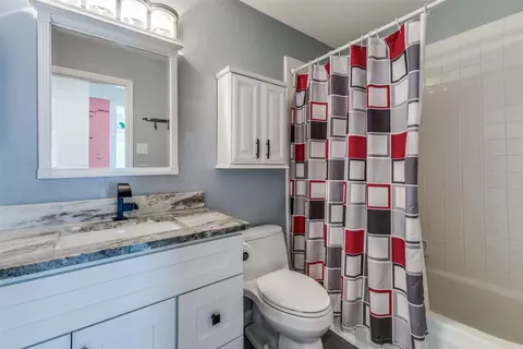 Bath - 6606 Buckeye Dr, Rowlett, TX 75089 photo 3 of 3