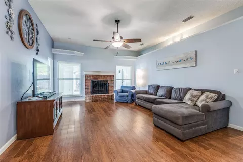 Living - 6606 Buckeye Dr, Rowlett, TX 75089 photo 3 of 3