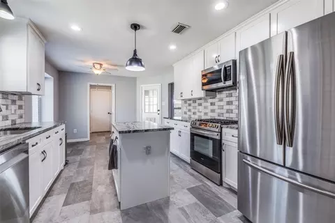 Kitchen - 6606 Buckeye Dr, Rowlett, TX 75089 photo 2 of 4