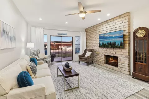 401 E Pearl St #1103, Granbury, TX 76048