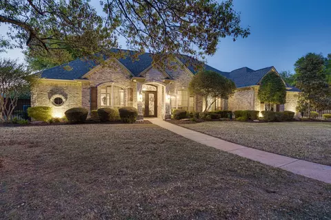 1877 Plum Creek Dr, Midlothian, TX 76065