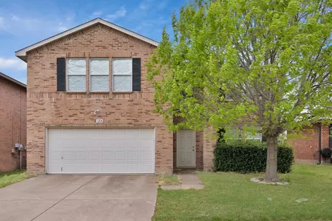 9208 Garden Springs Dr, Fort Worth, TX 76123