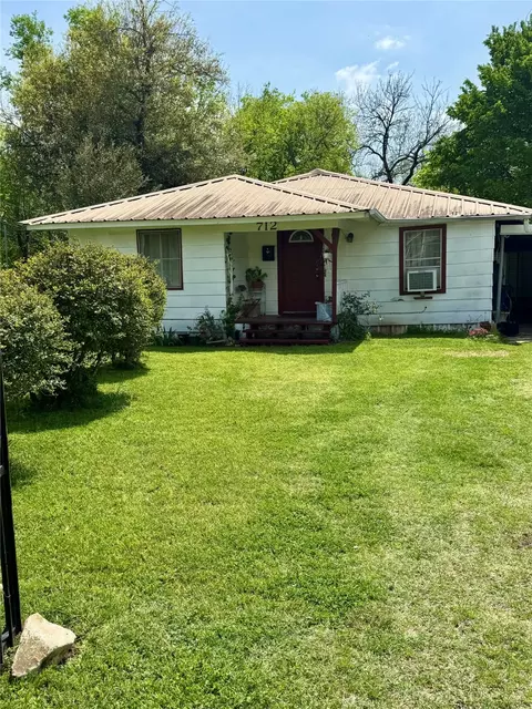 712 E Liberty St, Mexia, TX 76667