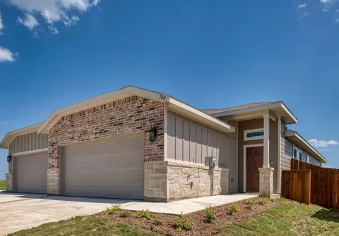 748-752 Harvest Moon Dr, Venus, TX 76084