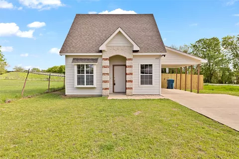 205 Bishop St, Alvarado, TX 76009