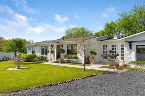 516 S Baker St, Granbury, TX 76048