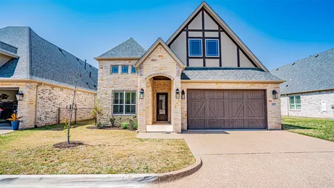 2407 Vineyard Dr, Granbury, TX 76048