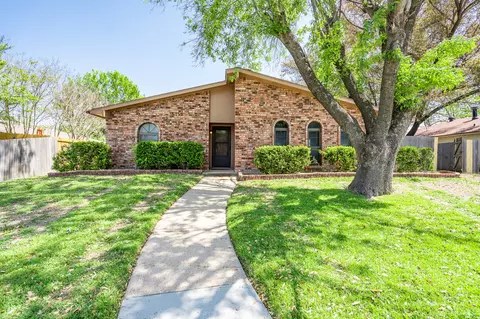 3730 Pinoak Dr, Grand Prairie, TX 75052