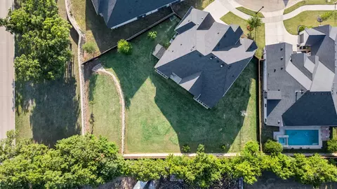 318 Waters Edge Dr, Argyle, TX 76226
