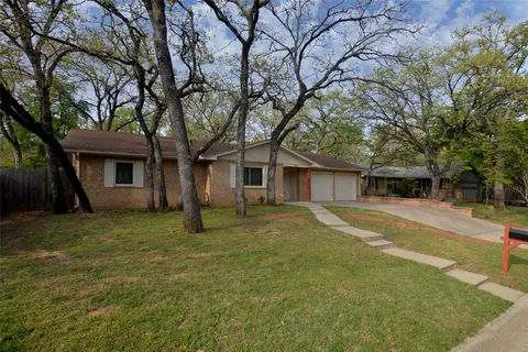 1105 Pine Ridge Dr, Azle, TX 76020