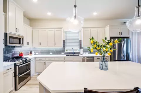 Kitchen - 1601 Moss Trail Ct, Argyle, TX 76226 photo 4 of 4