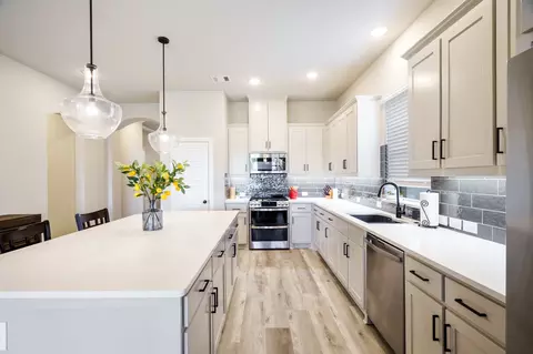 Kitchen - 1601 Moss Trail Ct, Argyle, TX 76226 photo 3 of 4
