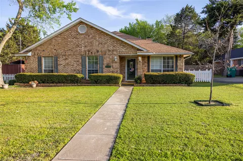 1535 Kari Ann Dr, Cedar Hill, TX 75104