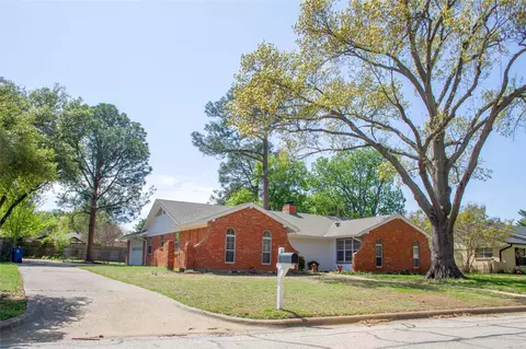 410 Marcus Dr, Lewisville, TX 75057