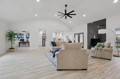 1557 W Pentagon Pkwy W, Dallas, TX 75224