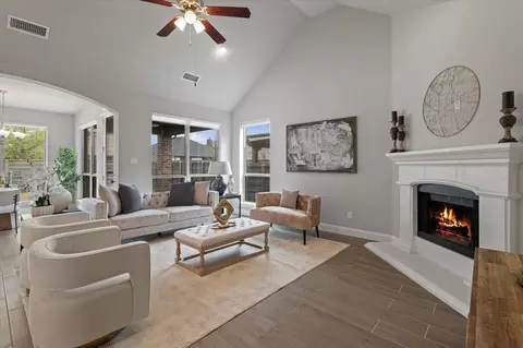 817 Pier St, Aubrey, TX 76227