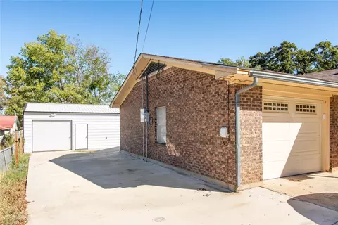 709 E Ham Ave, De Leon, TX 76444 photo 3