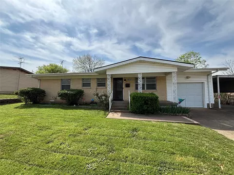 8275 Bangor Dr, Fort Worth, TX 76116