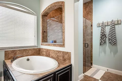 Bath - 1525 7th St, Argyle, TX 76226 photo 2 of 6