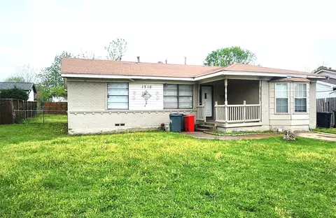 1310 Buena Vista St, Mesquite, TX 75149