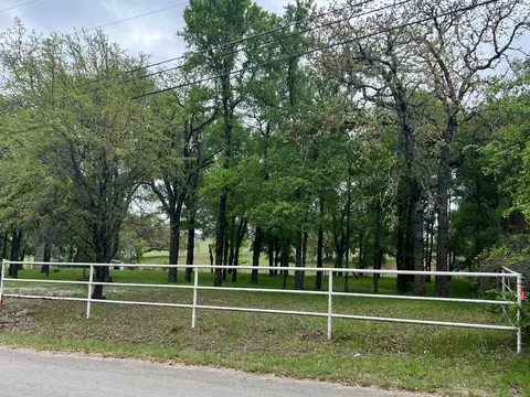 1920 Rhonda B Rd, Azle, TX 76020