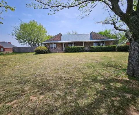 1352 Winn Rd, Bowie, TX 76230