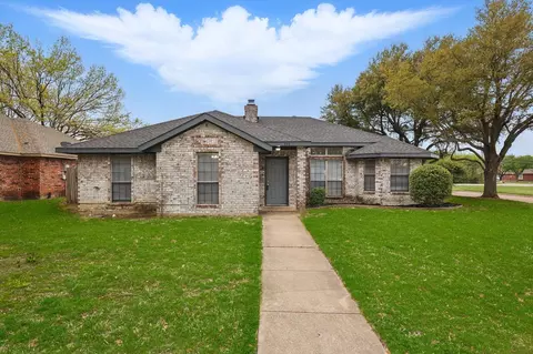 848 Andalusia Trl, Desoto, TX 75115