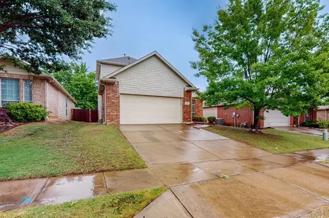 7437 Maroon Dr, Fort Worth, TX 76120