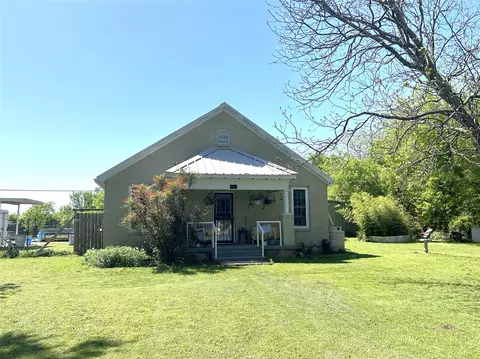 321 S Douglass St, Covington, TX 76636