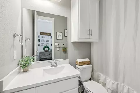 Bath - 521 Windstream Dr, Aledo, TX 76008 photo 3 of 4