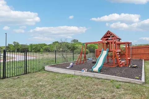 Exterior - 521 Windstream Dr, Aledo, TX 76008 photo 4 of 7