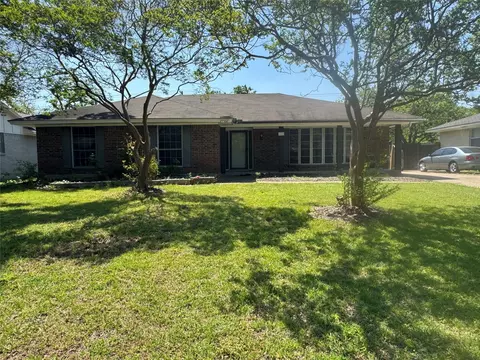 126 W Woodbury Dr, Garland, TX 75041