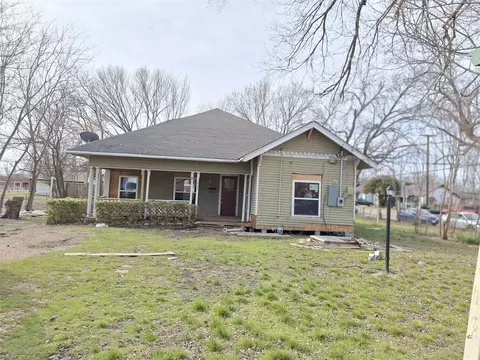 302 Newsom Rd, Mesquite, TX 75149