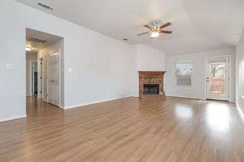 Living - 117 Mitchell Cir, Terrell, TX 75160 photo 3 of 4