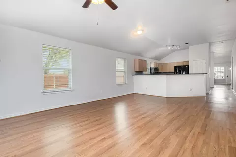 Living - 117 Mitchell Cir, Terrell, TX 75160 photo 4 of 4