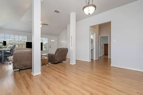 Entry Way - 117 Mitchell Cir, Terrell, TX 75160 photo 1 of 2