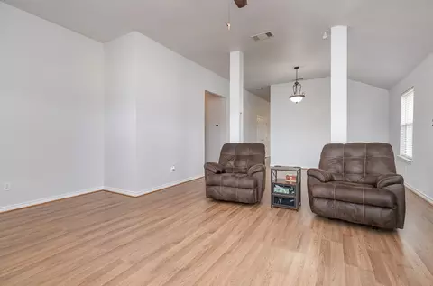 Living - 117 Mitchell Cir, Terrell, TX 75160 photo 2 of 4