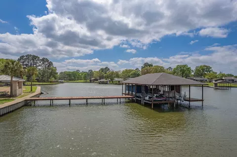 2512 Oak Dr, Tool, TX 75143
