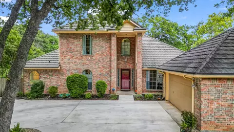 120 Oak Hollow Ct S, Azle, TX 76020