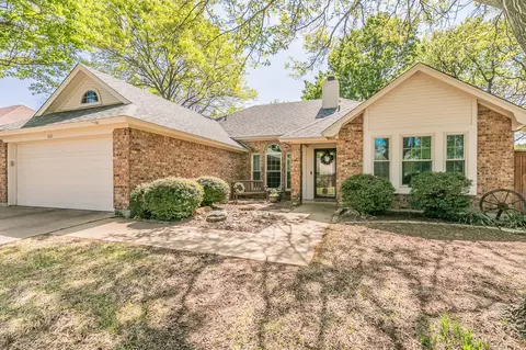 1012 Shady Hill Ln, Burleson, TX 76028