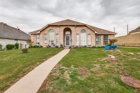805 Twin Creek Dr, Desoto, TX 75115