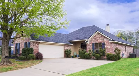 1032 Creole Dr, Bossier City, LA 71111