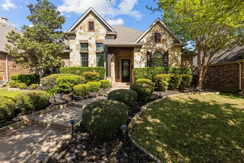 429 S Hampton Ct, Lewisville, TX 75056