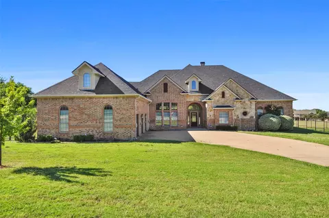 2418 Magic Valley Ln, Cedar Hill, TX 75104