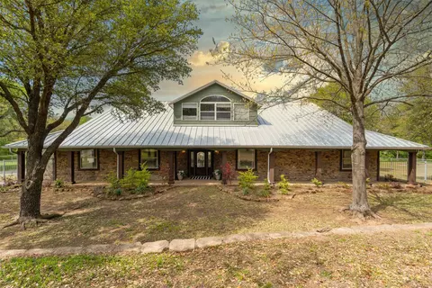 162 Ranchway Dr, Burleson, TX 76028