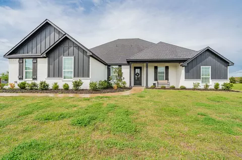 3586 Zayne Ln, Greenville, TX 75402