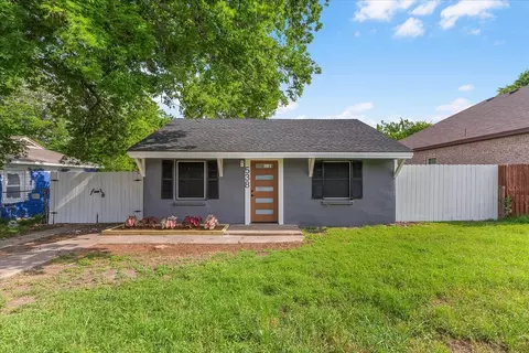 538 S Redford Ln, White Settlement, TX 76108