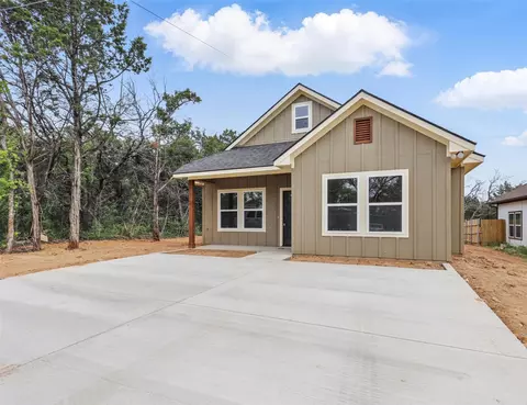 3611 War Paint Trl, Granbury, TX 76048