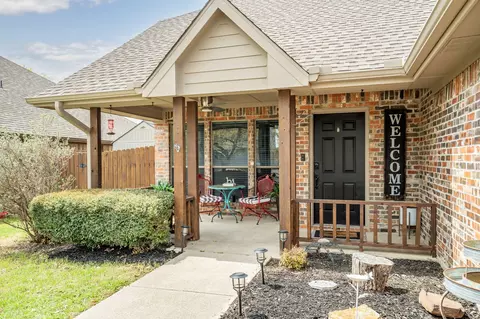 1003 Lake Ridge Dr, Sanger, TX 76266