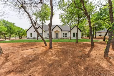 1601 Island Village Ct, Granbury, TX 76048